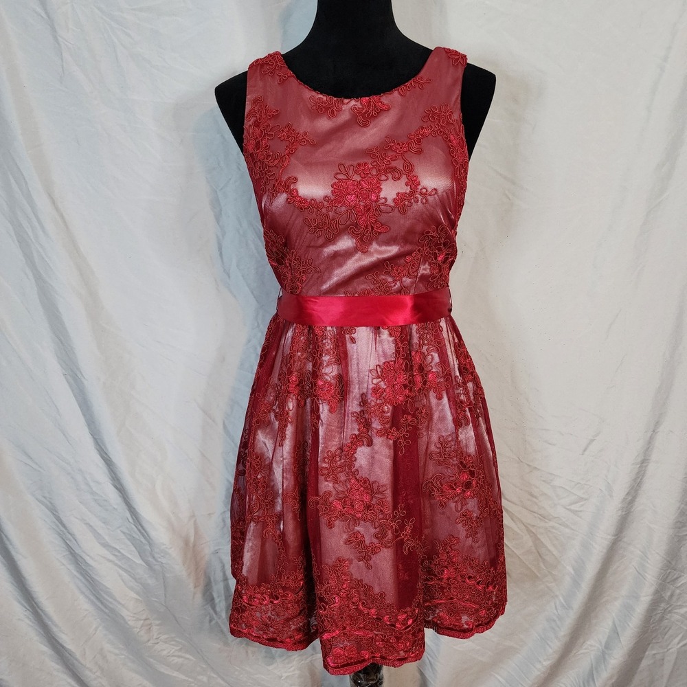 TEEZE ME Size 5 Red Floral Lace Overlay Fit Flare Rockabilly Formal Prom Dress - Picture 2 of 9